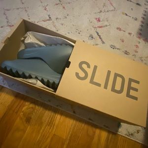 Yeezy Slides Slate Marine size 11 NWT